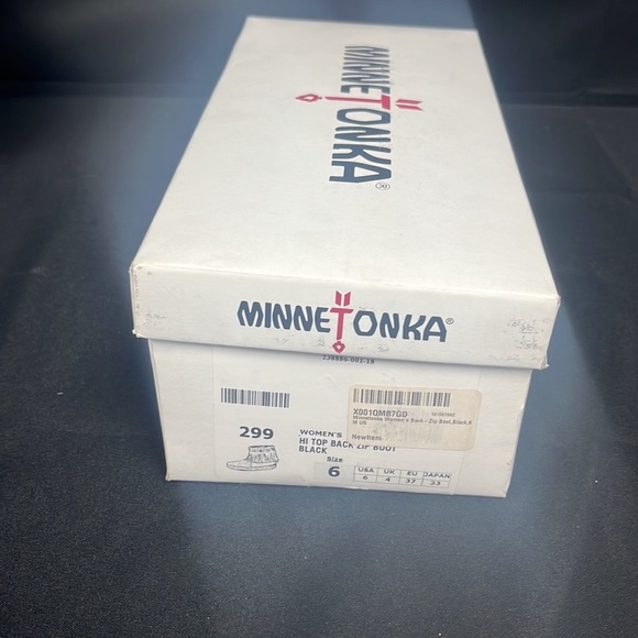 Minnetonka Women’s Zip Up High Top Boot (2917) - Picture 8 of 10